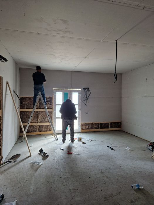 Vând casa pe structura metalica cu panouri Sandwich 9x7