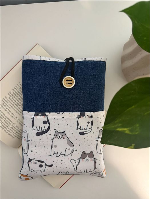 Подвързия (дрешка) за книга - ръчно изработена