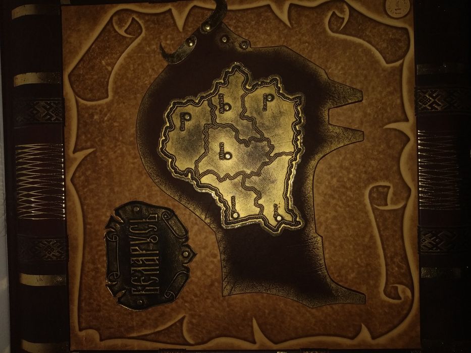 Картина кожаная,привезённая из Беларусии.В своей упаковке