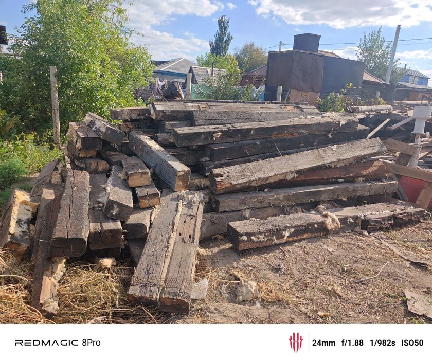 Продам Шпалы пропитанные б/у 2000 за штуку, самовывоз.