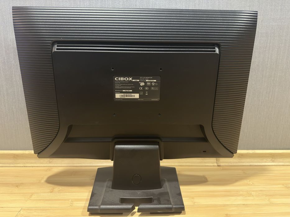 Продавам компютър dell+ монитор cibox 22инча