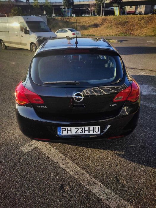 Opel Astra J 2012 *achizitionata Romania *carte service *pret neg