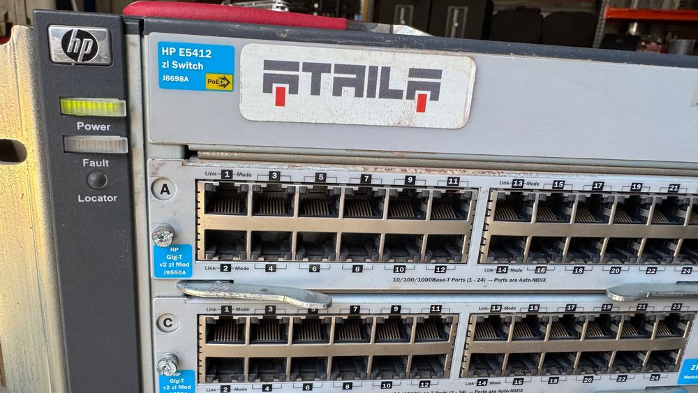 Switch HP J8698A 10Gb inclusiv 10 extensii si cabluri SFP