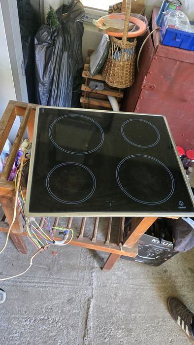 Plita ceramica  indesit perfect functionala
