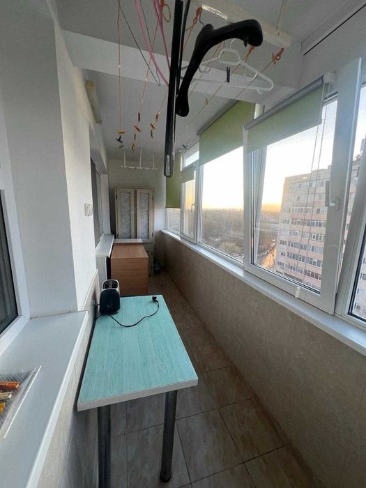 Apartament 3 camere, 3 debarale, balcon mare, etaj 8/10 cu lift