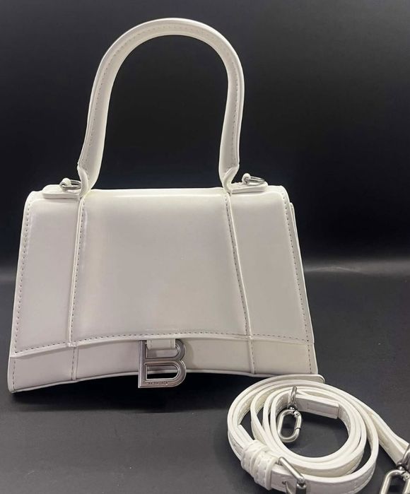 Налични чанти модели Gucci,Balenciaga,Dior