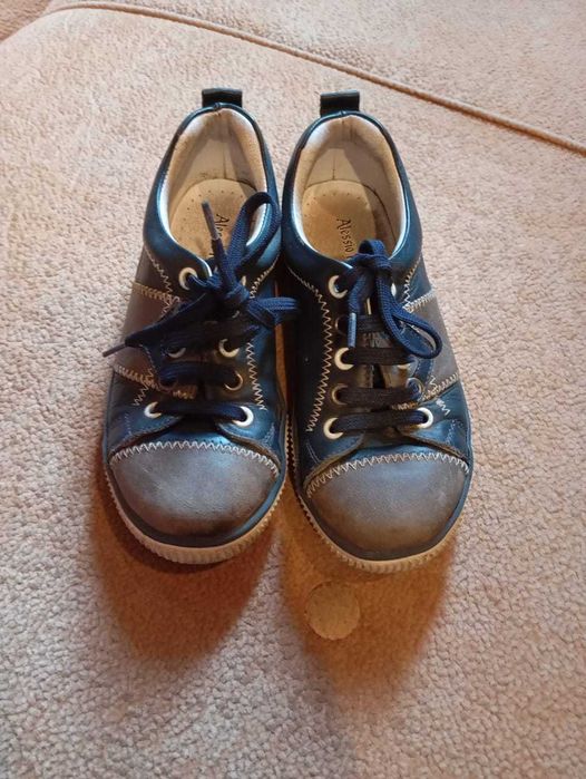 Спортивные туфли на мальчика и девочку