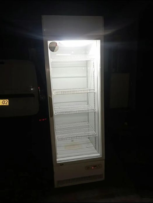 Холодильник витринный