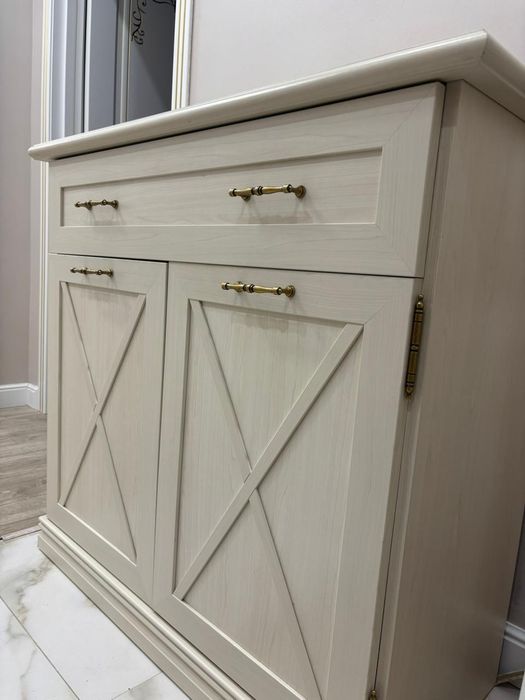 Продам комод с зеркалом