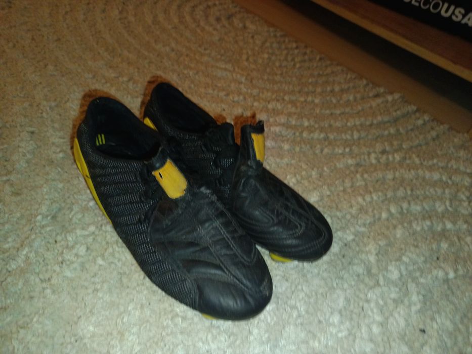 Vând ghete de fotbal adidas F50 2004
