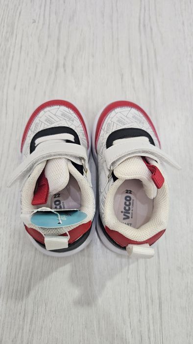 Детские кроссовки Vicco