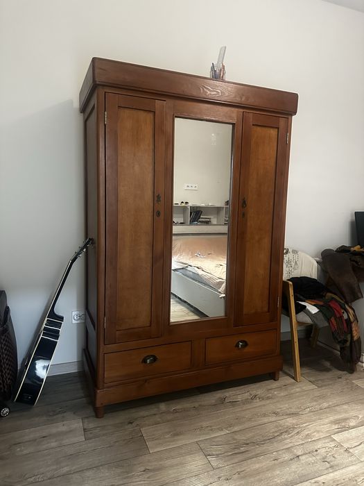 Продам старинный шкаф из дерева