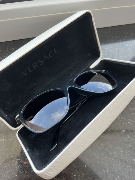 Солнцезащитные очки Versace