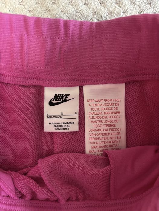 Дрехи на Nike.