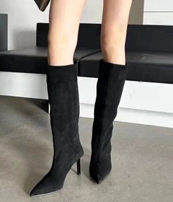 Дамски велурени ботуши