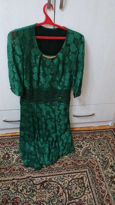 Костюм, юбки, дублёнка, теплая кофта и другая одежда