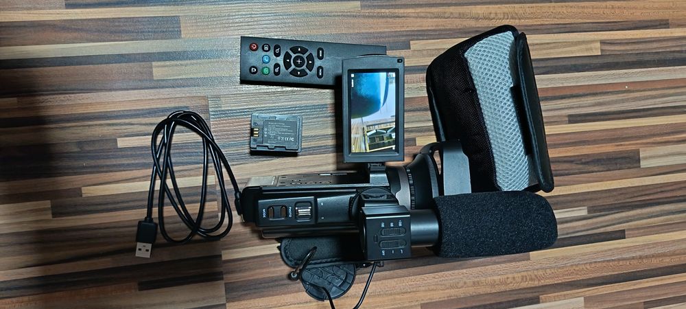 Camera video cu accesorii