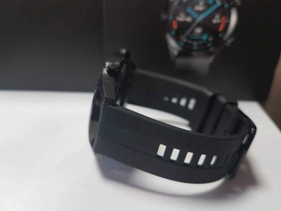 Продавам Huawei Watch GT2 !