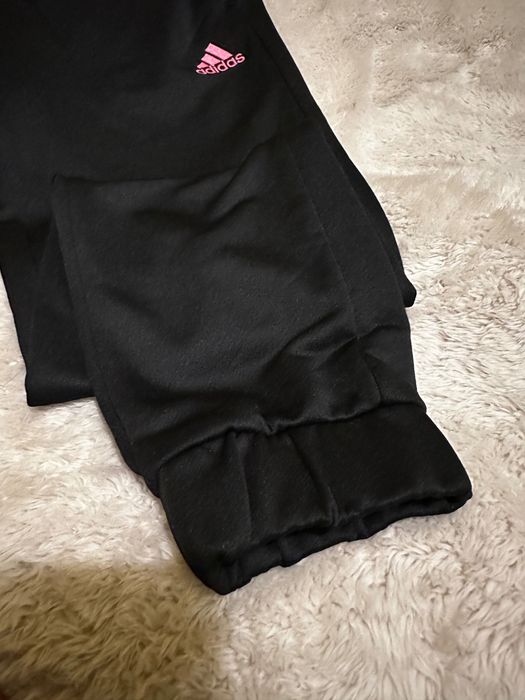 Дамски анцуг Adidas от две части НОВА ЦЕНА