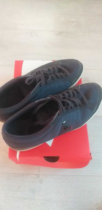 спортни модерни   оригинални обувки 44 размер-40лв