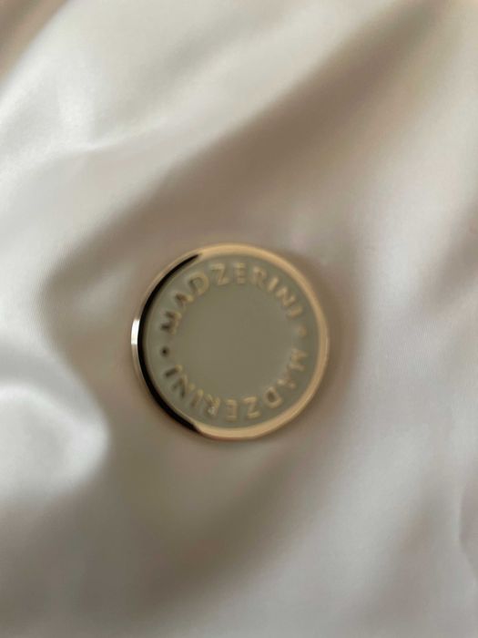 Scurta femei Madzerini, cu 2 fete