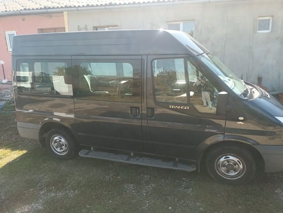Ford Transit 2,2 tdci cu 4+2 locuri, autoturism cu Lift pentru pers. cu disabilitati.