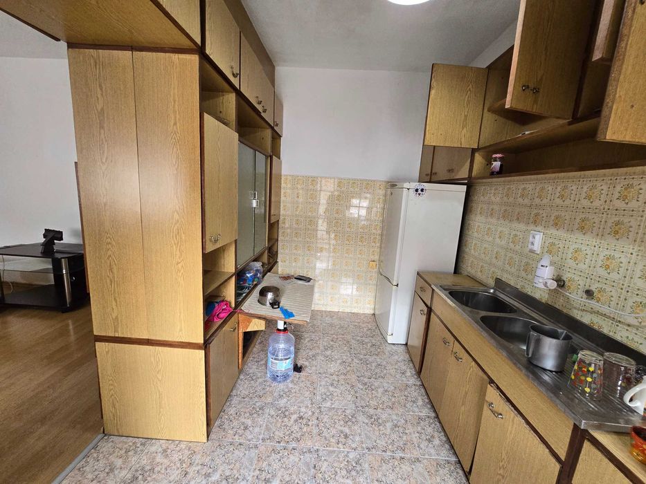 Продавам четиристаен апартамент 118кв. 3ет. гр.Асеновград, стадиона