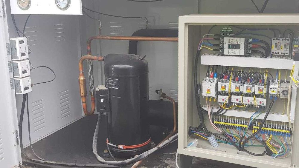 Продаются промышленные холодильники на 1,2 гектара в Янгибазаре срочно