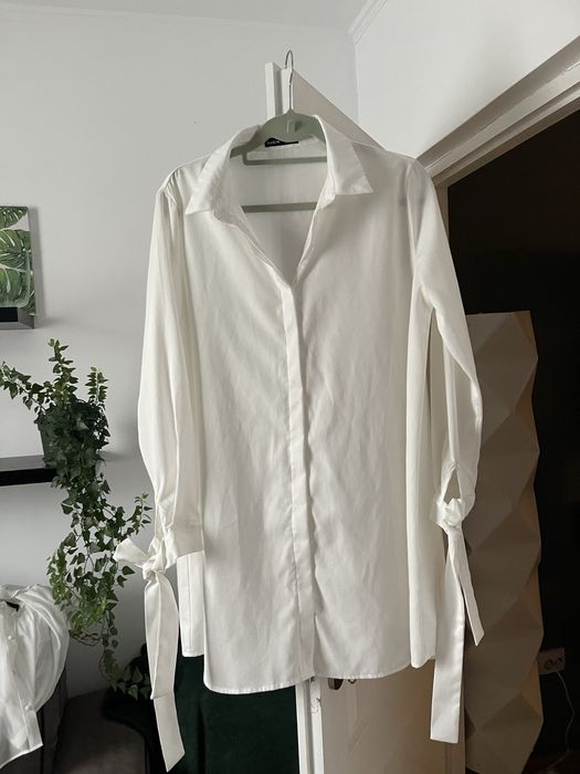 Camasa rochie alba cu aplicatii la maneca