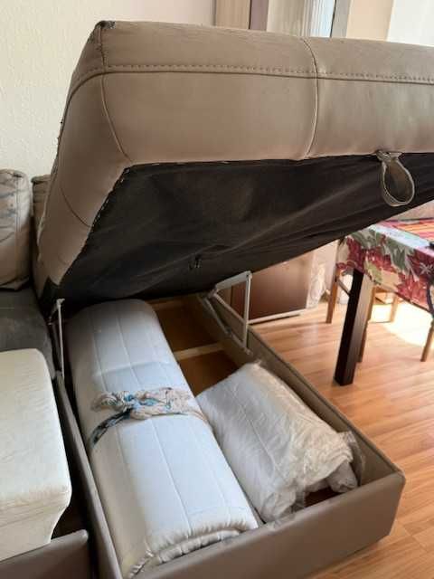 Разтегателен с ракла диван