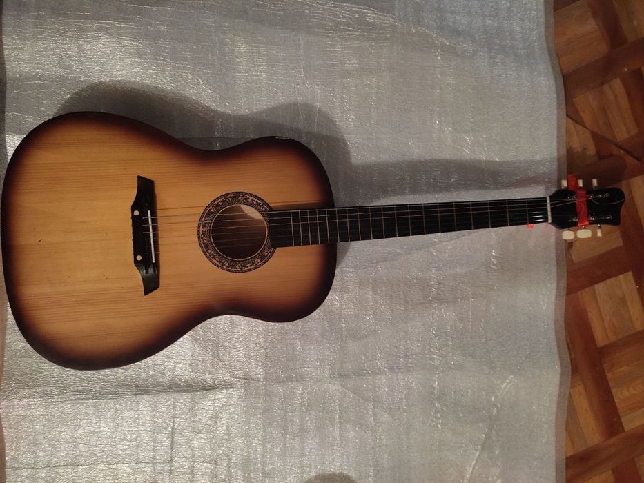 Продам гитару, ковёр, телефон