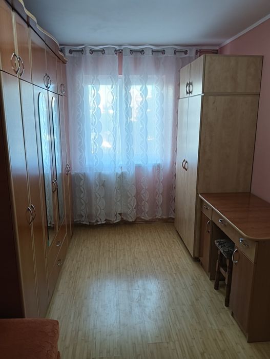 Închiriez ap.3 camere,et.4/10 zona Sălăjan cu loc parcare inclus, metrou N.Grigorescu/1Decembrie