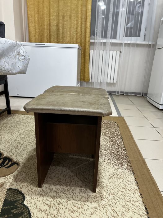 Табуретки 2шт за 4000 тг.