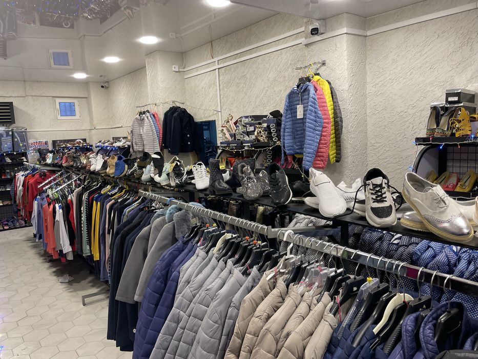 Vand afacere la cheie likidare marfa pret bun