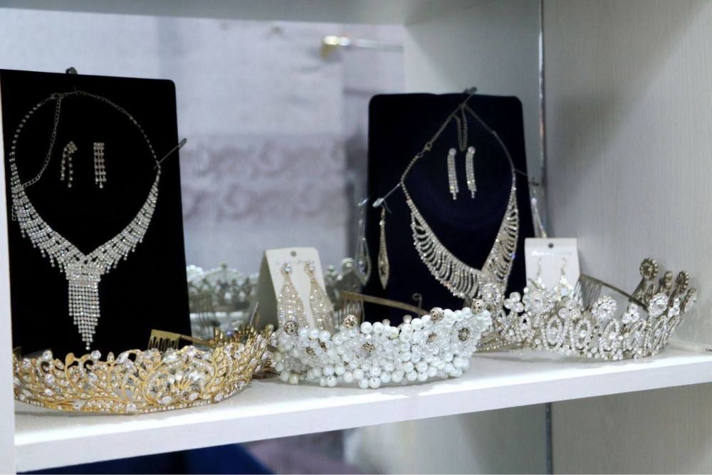 Kelin liboslari sotiladi arzon va kafolatli tayyor biznes