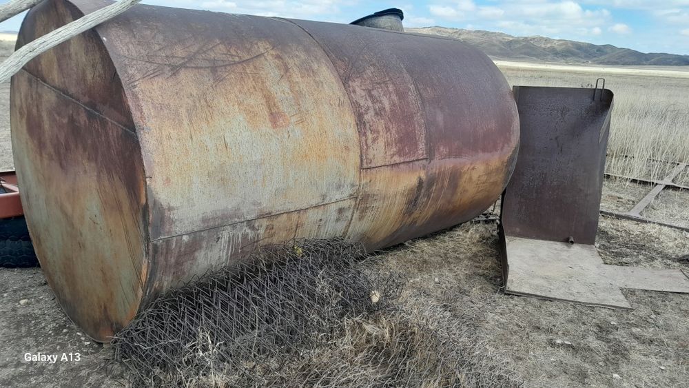 Продаю ёмкость 12.5 клубов.