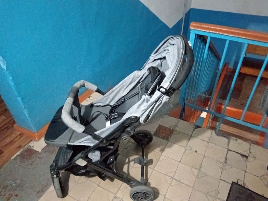 Продаю коляску цена 15000