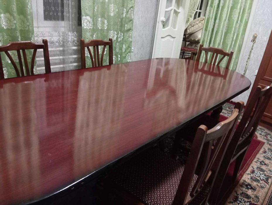 Продаётся обеденный стол со стульями (комплект) (находится в Андижане)