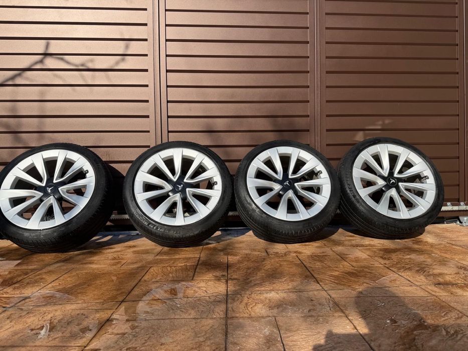 1 set roti complet Tesla 3 R19  vara 2023 bluetooth