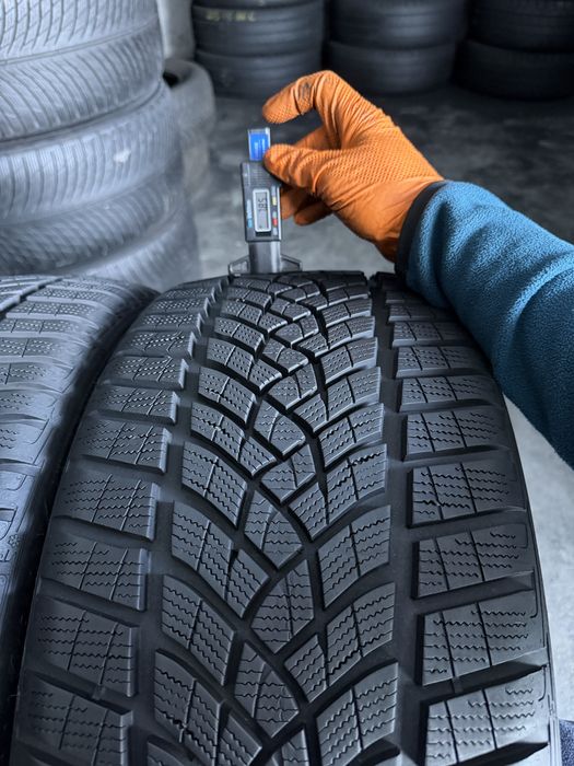 2 anvelope iarna ca NOI 235/35/20 , GoodYear , DOT 2023 , 7.8 mm
