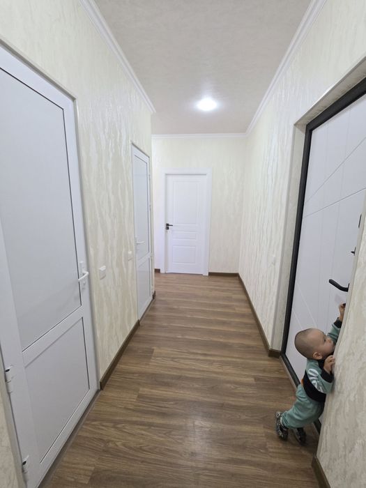 Srochna Sagdianada yevro remont bilan 2 xonalik uy sotiladi.