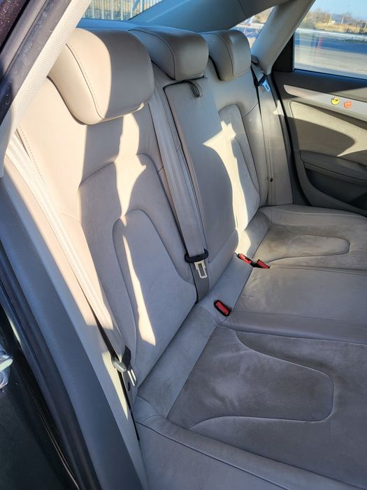 Ауди 4 тъмно сиво