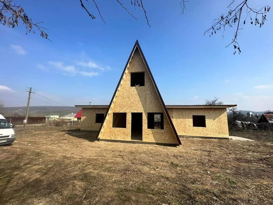 Meseriași în domeniul casei și cabane din lemn sau din panouri sandwic