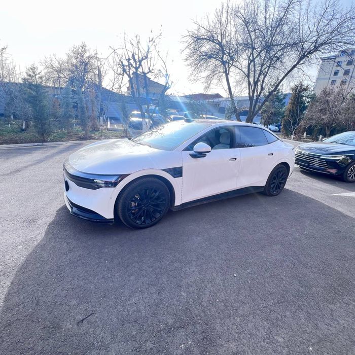 Zeekr 007 4AWD  3.3sekund 770 zapasxod probeg 15800