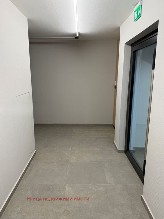 Тристаен апартамент до Руски паметник с  АКТ 16!