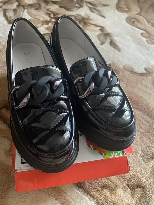 Продам обувь для девочки 34 р.