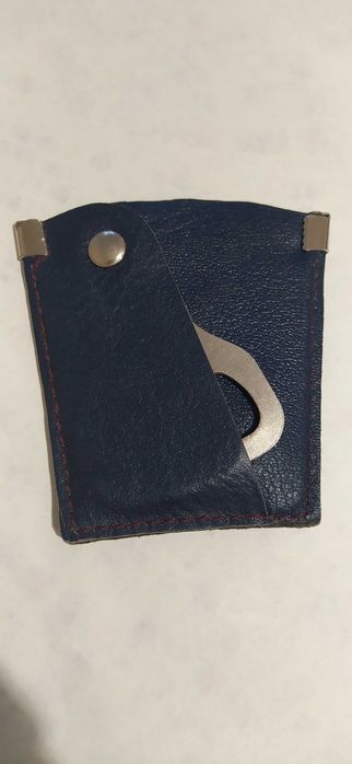 Стари ключодържатели с кожен  калъф и отварачка  и пластмасови с отвар