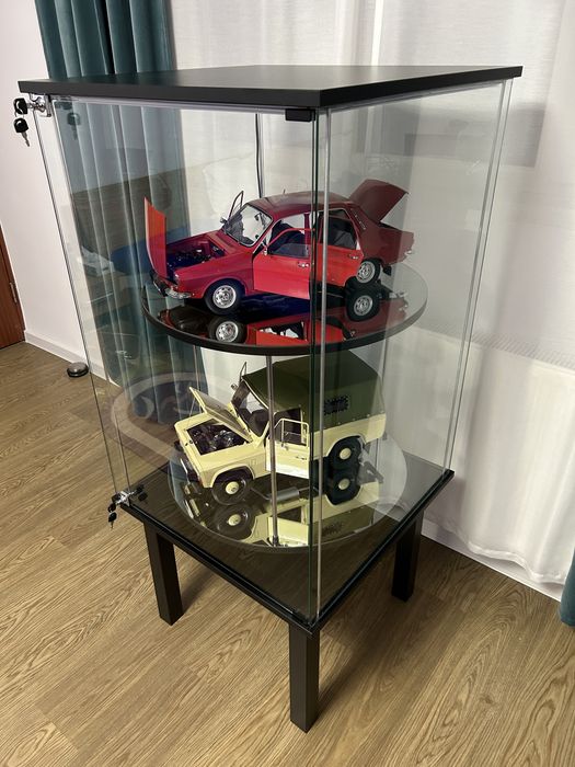 Macheta Dacia 1300, 1:8 si Macheta Aro 240 + vitrina