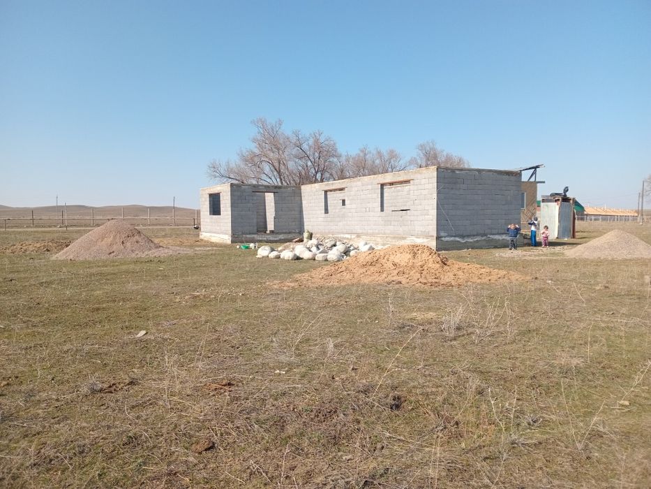 Продам участок времянка не недостроенный