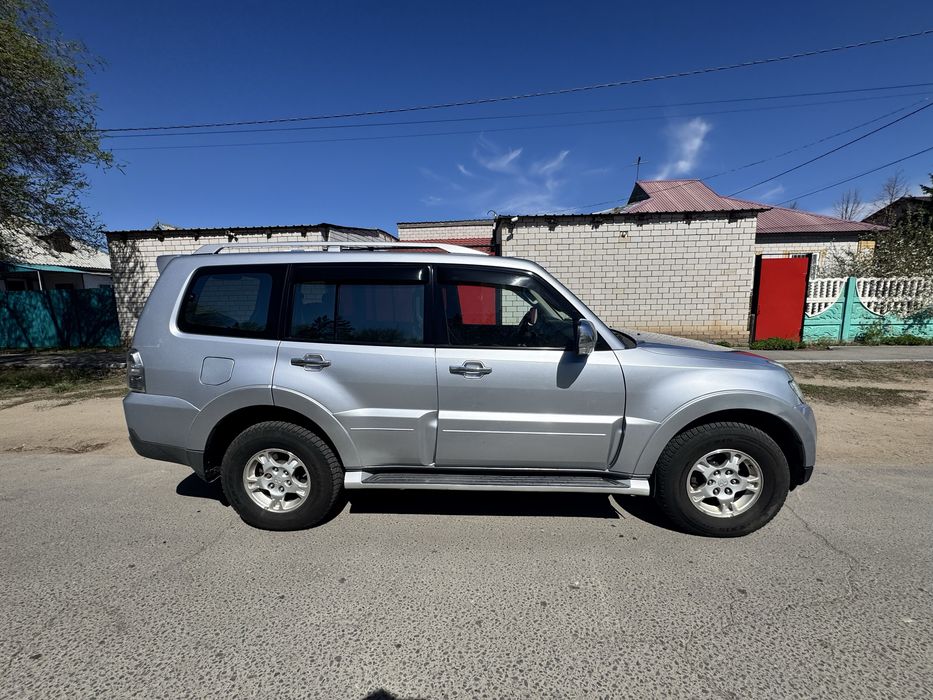 Продам Mitsubishi Pajero IV авто